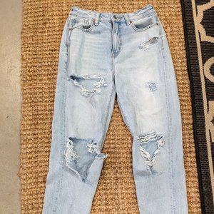 American Eagle Mom Jean, destroyed light wash, size 0